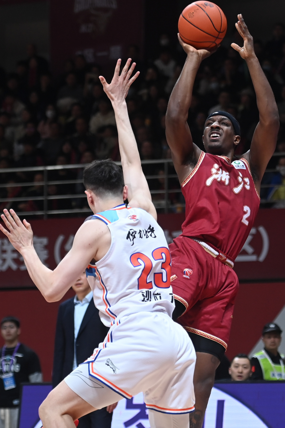 今晨体能课后，浙江稠州临场应变备战CBA季后赛，引发热议，身体对抗强度拉满的简单介绍